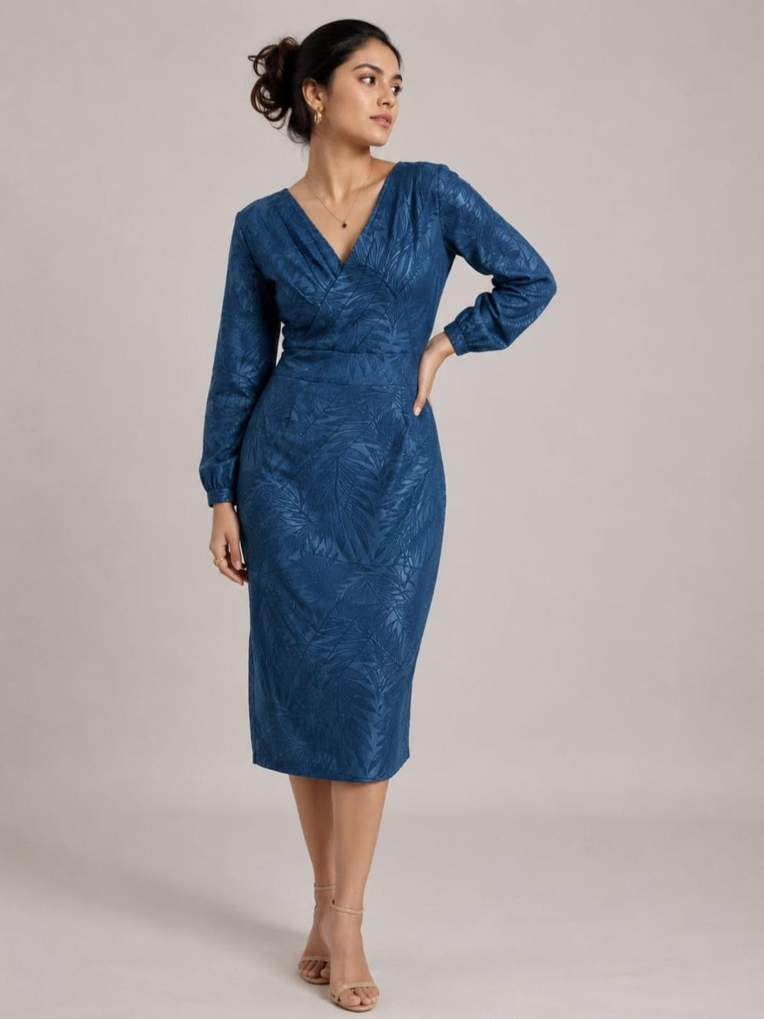 Women's Blue Textured V-Neck Midi Bodycon Dress